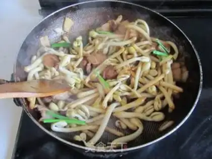 Make Peanut sprouts step 6