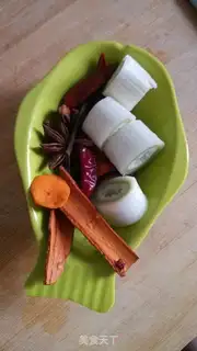Make A meat pot and a roll step 0