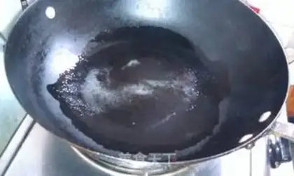 Make Garlic egg fried rice step 2
