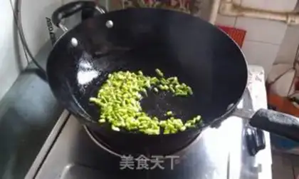 Make Garlic egg fried rice step 3