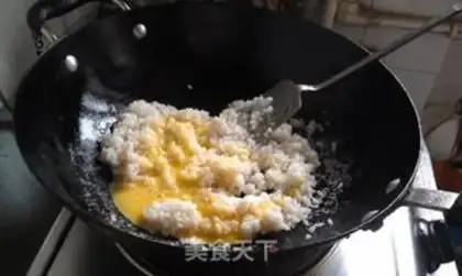 Make Garlic egg fried rice step 6