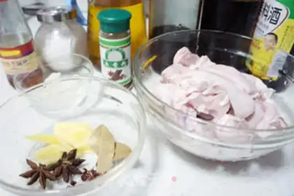 Make Red-hot pig hoof step 0