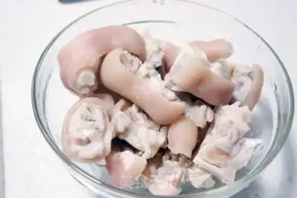 Make Red-hot pig hoof step 1