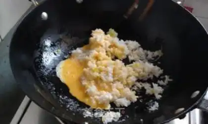 Make Potato egg fried rice step 4