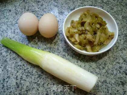 Make Squeeze white and fried eggs step 0