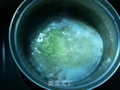 Make Shrimp and vegetable noodles step 3