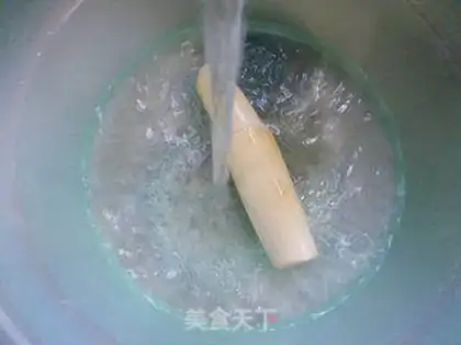 Make Squeeze white and fried eggs step 4