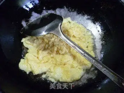 Make Squeeze white and fried eggs step 6