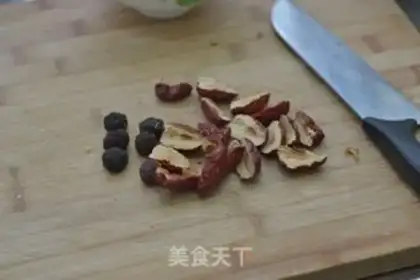 Make The silver spoon of red dates step 2