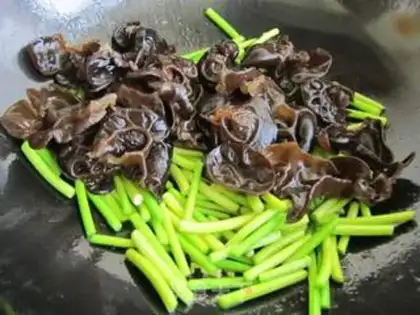 Make Garlic ear meat step 9