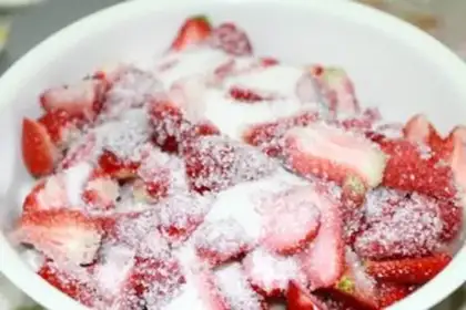 Make Homemade strawberry sauce step 2