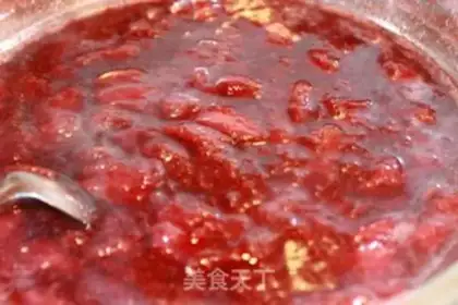 Make Homemade strawberry sauce step 6