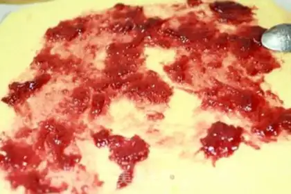 Make Strawberry cake rolls step 10