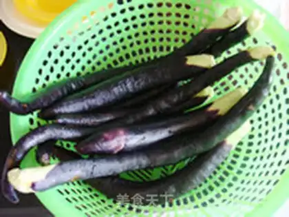 Make Garlic hand tore eggplant step 0