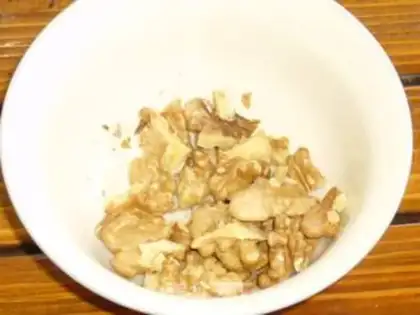 Make Vegetable oil walnuts step 4