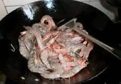 Make Spicy oily shrimp step 1
