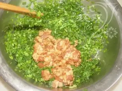 Make Hot noodle box cake step 16