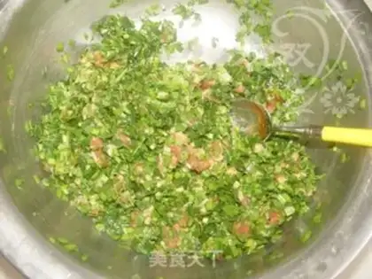 Make Hot noodle box cake step 17