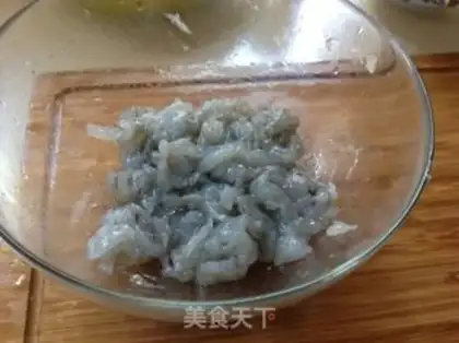 Make Shrimp rollers step 1