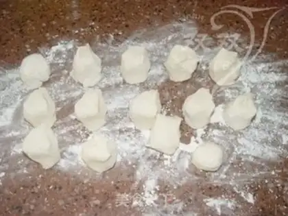 Make Hot noodle box cake step 19