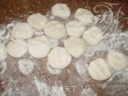 Make Hot noodle box cake step 20