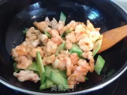 Make Shrimp rollers step 6