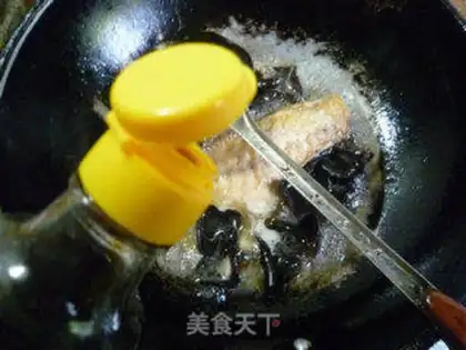Make Blackwood ears burning rubber fish step 11