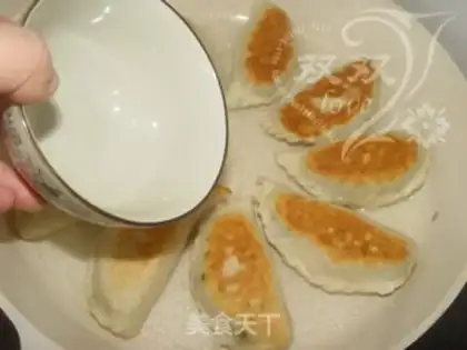 Make Hot noodle box cake step 25