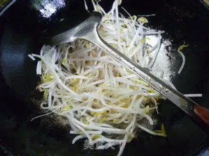 Make The green bean sprouts step 4