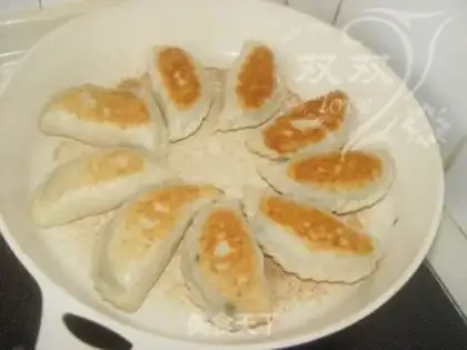Make Hot noodle box cake step 26