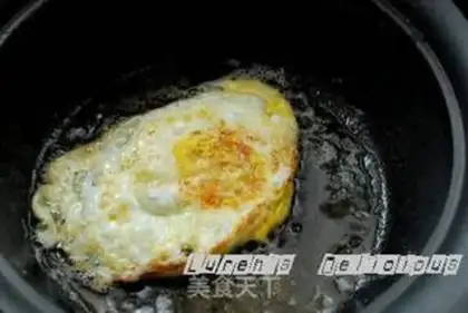 Make Tomato fried egg noodles step 2