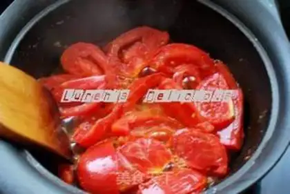 Make Tomato fried egg noodles step 4