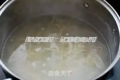 Make Tomato fried egg noodles step 7