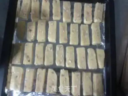 Make Mini-crackers with cashew nuts step 2