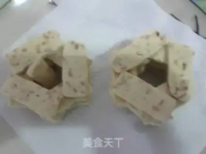 Make Mini-crackers with cashew nuts step 4