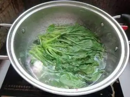 Make The spinach egg stand step 0