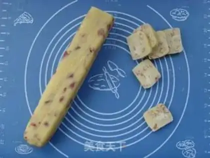 Make Red-tree cookies step 6