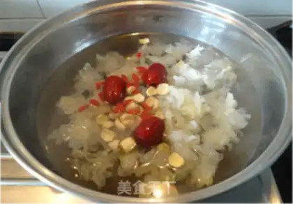 Make Ice sugar, silver-eared soup step 4