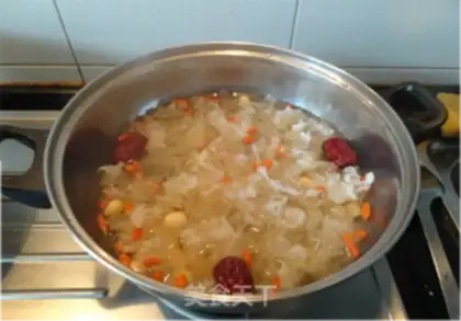 Make Ice sugar, silver-eared soup step 6
