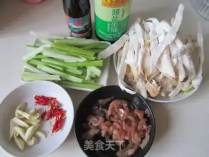 Make The pelicans tore almond mushrooms step 1