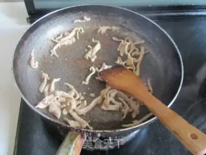 Make The pelicans tore almond mushrooms step 4