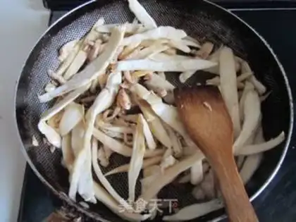Make The pelicans tore almond mushrooms step 5