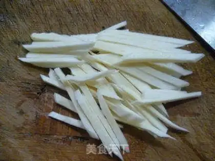 Make The onions are white and fried step 3