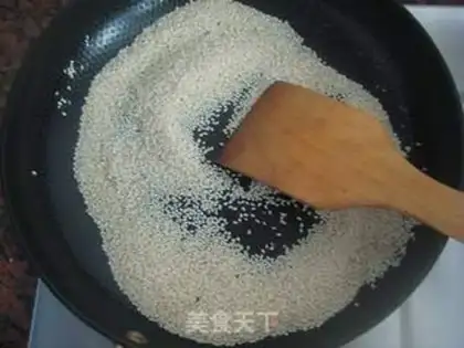 Make Homemade sesame sauce step 1