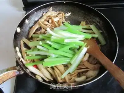 Make The pelicans tore almond mushrooms step 8