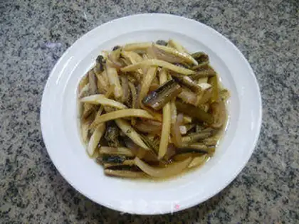 Make The onions are white and fried step 15