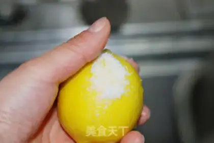 Make Honey lemon tea step 1