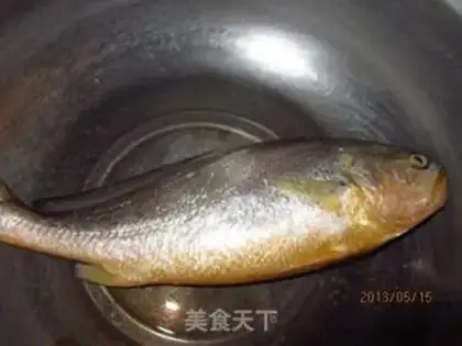 Make Cheese juice for yellow fish step 1