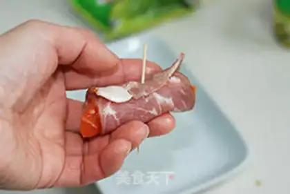 Make A salmon bacon roll step 5