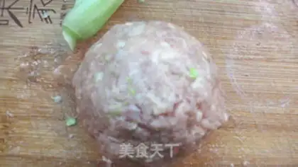 Make Egg lion head step 1